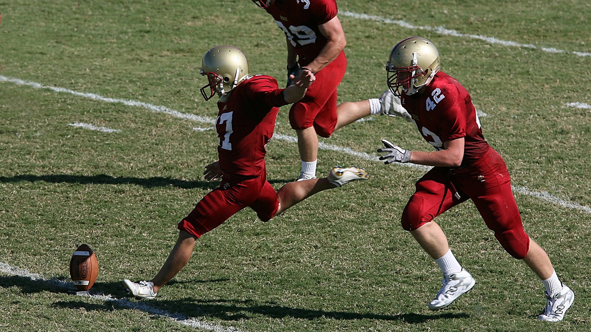 《探索未来：电竞产业的虚拟现实科技应用》，未来电竞市场前景巨大